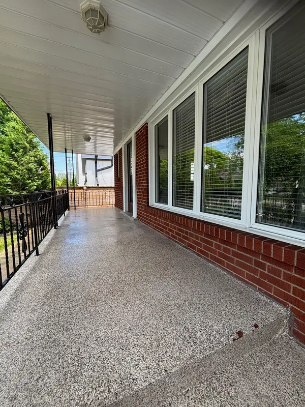 61 Forest AVE, Mississauga, ON L5G 1L3