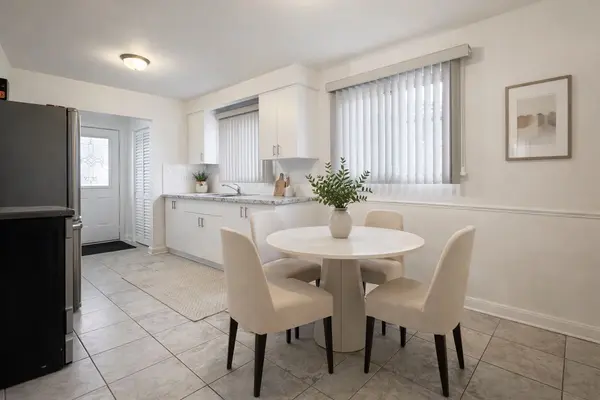 25 Bimini CRES, Toronto W05, ON M3N 1S1