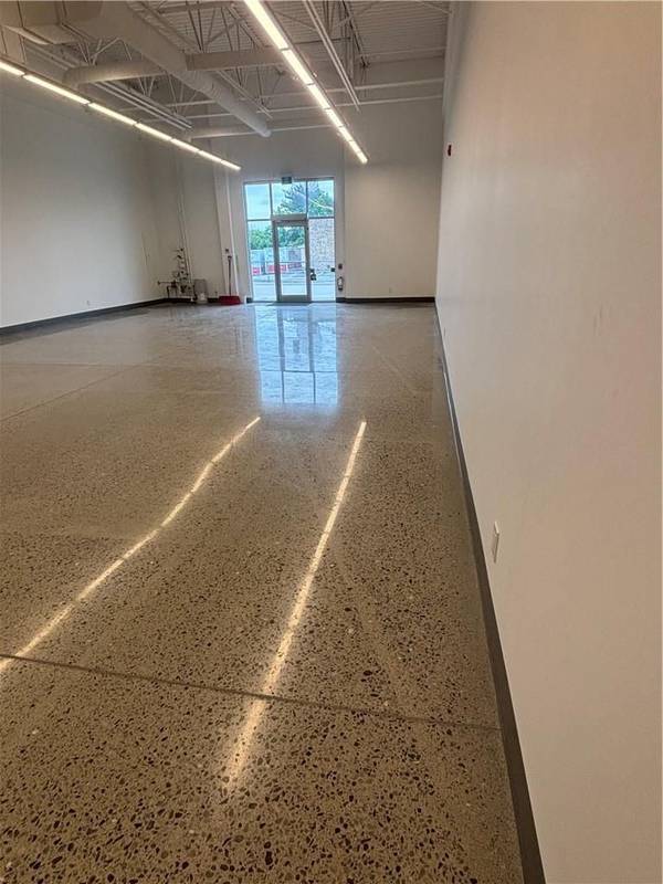 3325 Harvester RD #7, Burlington, ON L7N 3N2