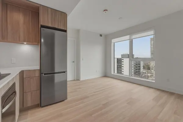 25 Cordova AVE #901, Toronto W08, ON M9A 0E5