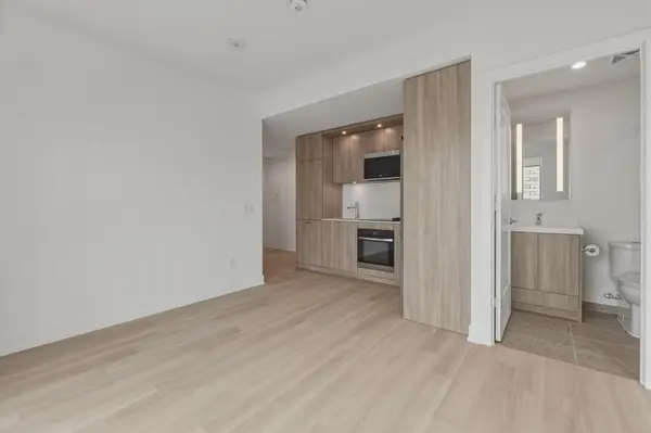 25 Cordova AVE #901, Toronto W08, ON M9A 0E5