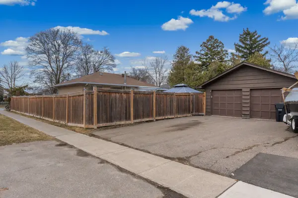 30 Lesbury AVE, Brampton, ON L6W 3A4