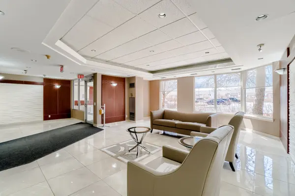 135 Hillcrest AVE #203, Mississauga, ON L5B 4B1