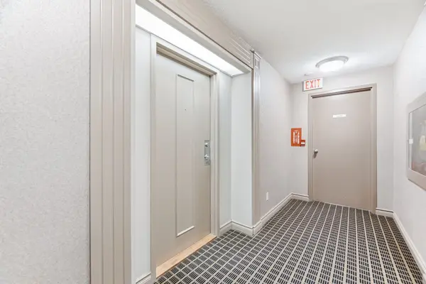 135 Hillcrest AVE #203, Mississauga, ON L5B 4B1