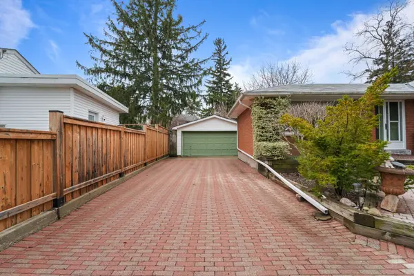 2470 Meadowood CRES, Oakville, ON L6L 1V6