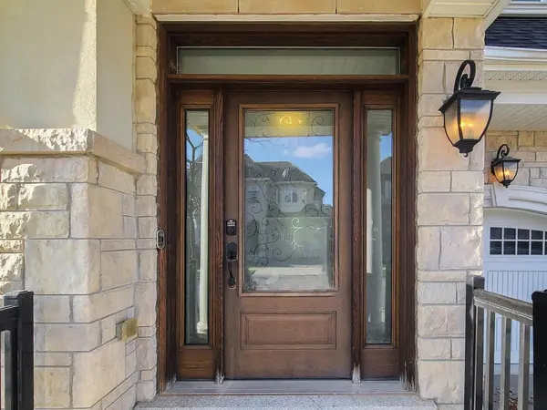 140 Magnolia CRES, Oakville, ON L6M 4M1