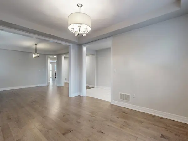 140 Magnolia CRES, Oakville, ON L6M 4M1