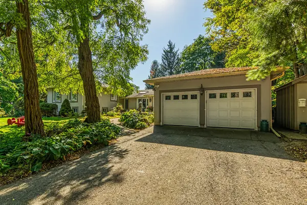 5590 Blind Line, Burlington, ON L7P 0B2