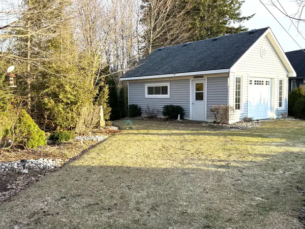 44 Eastgate DR, Saugeen Shores, ON N0H 2L0