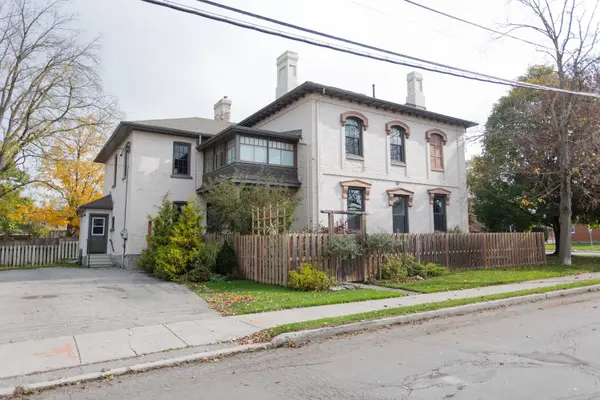 12 Russell ST E, Kawartha Lakes, ON K9V 1Z8