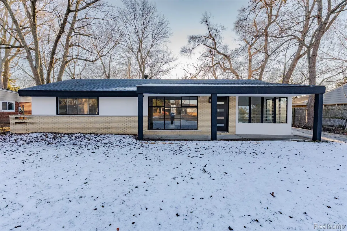 2483 Walce DR, West Bloomfield Charter Township, MI 48324