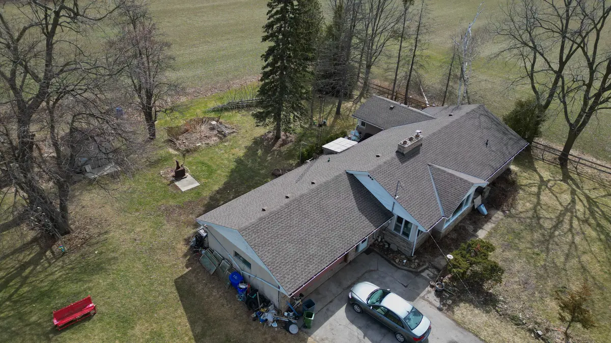 957 Smith RD, Hamilton, ON L9G 3L1