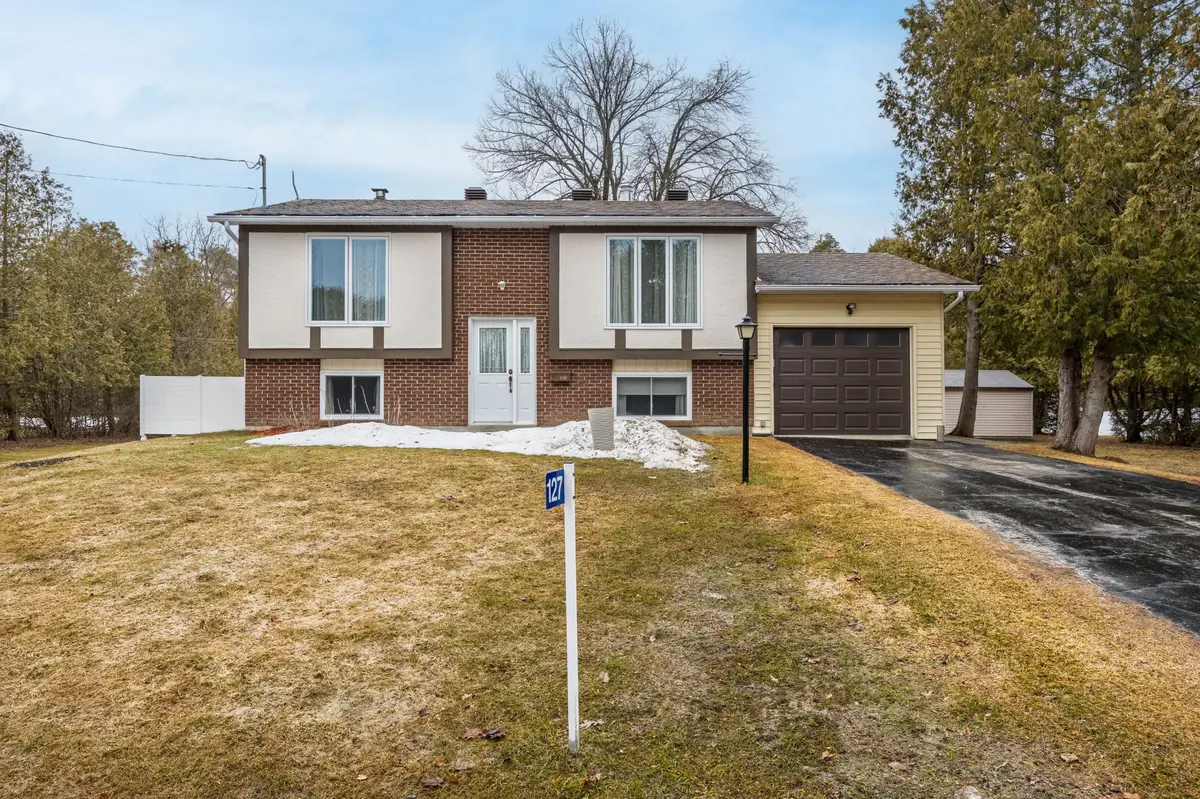 127 Snedden DR, Mississippi Mills, ON K0A 1A0