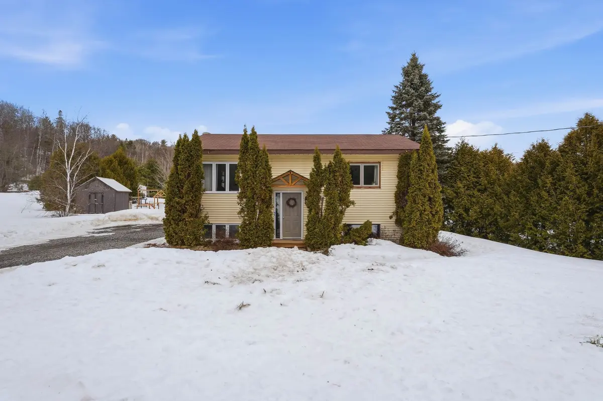 28 Pine Ridge RD, Bancroft, ON K0L 1C0