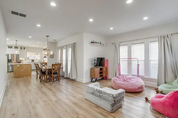 1804 Thomas Place, Fort Worth, TX 76107