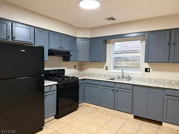 83 Peabody Pl, Newark City, NJ 07104