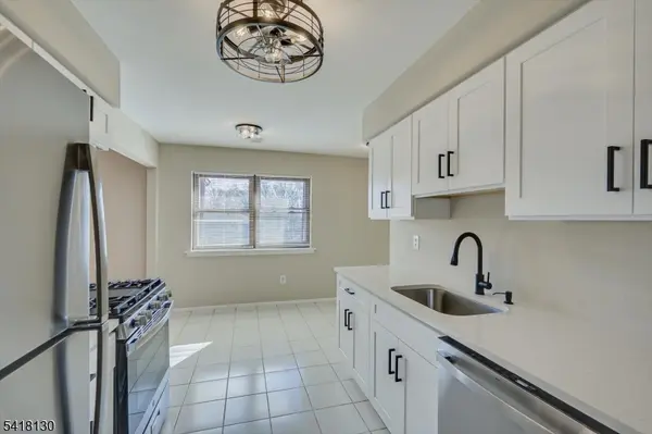 305 Sharon Garden Ct, Woodbridge Twp., NJ 07095