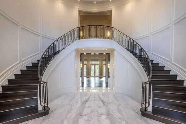 15 Tudor Gate, Toronto C12, ON M2L 1N3