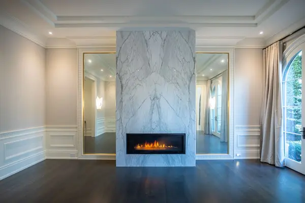 15 Tudor Gate, Toronto C12, ON M2L 1N3