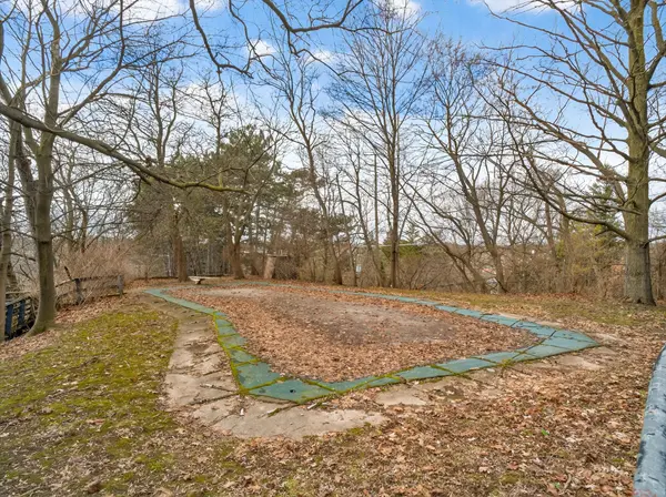 27 Old Yonge ST, Toronto C12, ON M2P 1P6