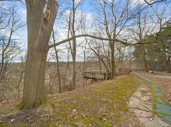 27 Old Yonge ST, Toronto C12, ON M2P 1P6