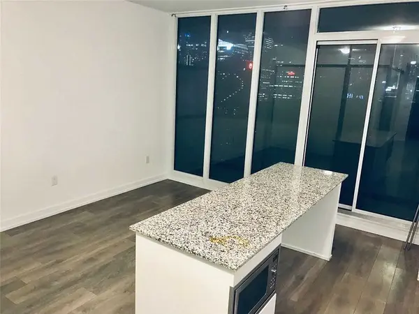 426 University AVE #3606, Toronto C01, ON M5G 1S9