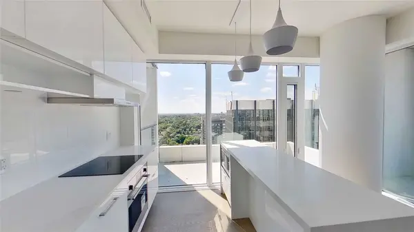 5 Soudan AVE #2511, Toronto C10, ON M4S 1V5