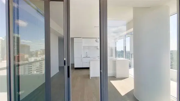 5 Soudan AVE #2511, Toronto C10, ON M4S 1V5