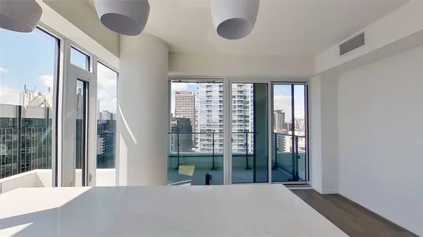 5 Soudan AVE #2511, Toronto C10, ON M4S 1V5