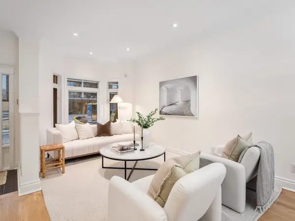 26 Eastmount AVE, Toronto E03, ON M4K 1V1