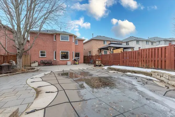 28 Hawkins DR, Barrie, ON L4N 0A6