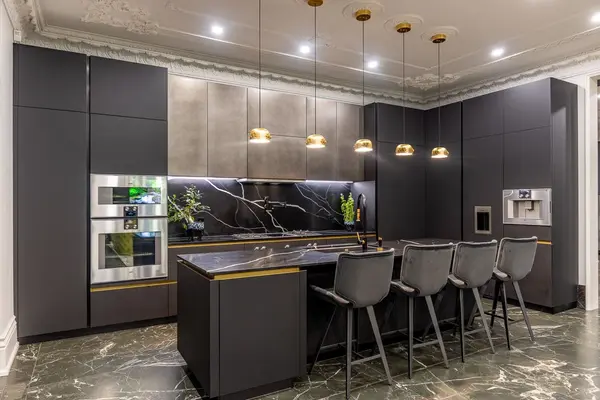 10 Hillavon DR, Toronto W08, ON M9B 2P5