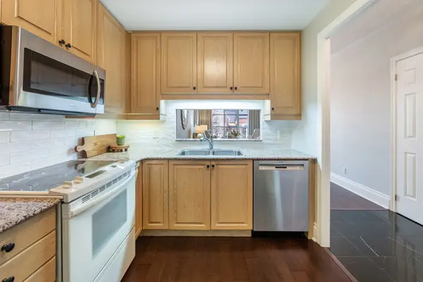 3085 Bloor ST W #312, Toronto W07, ON M8X 1C9