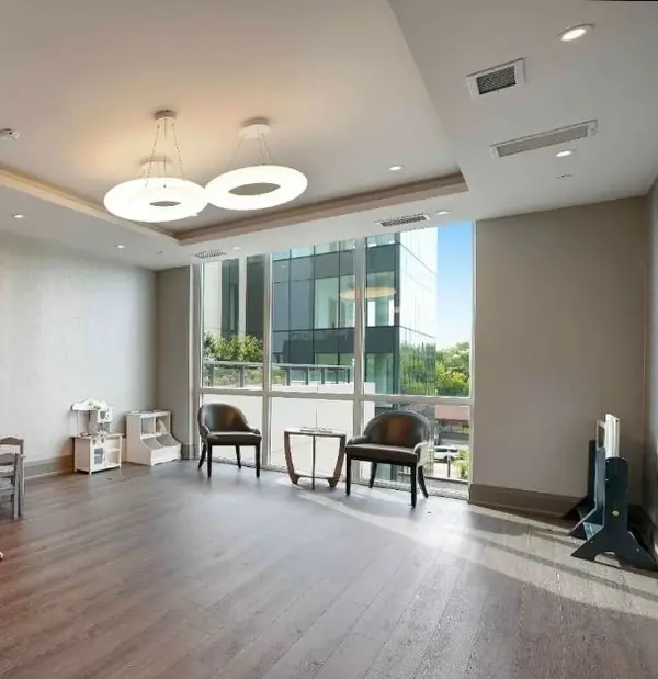 15 Lynch ST #1207, Brampton, ON L6W 0C7