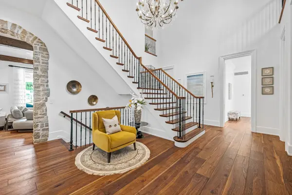 1470 Mississauga RD, Mississauga, ON L5H 2J8