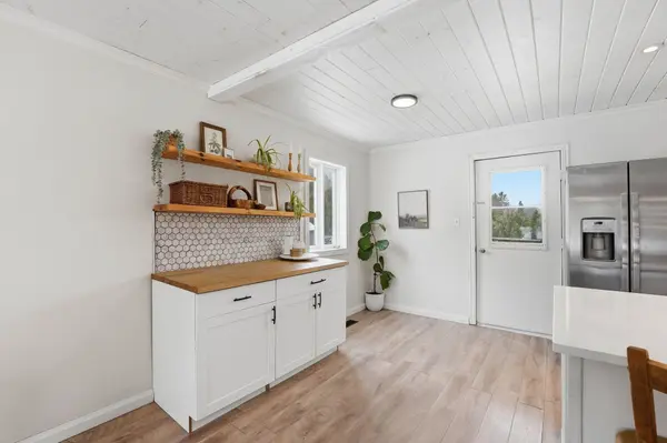 28 Pine Ridge RD, Bancroft, ON K0L 1C0