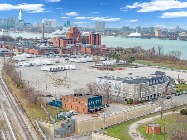 279 Drouillard RD #3, Windsor, ON N8Y 2P4