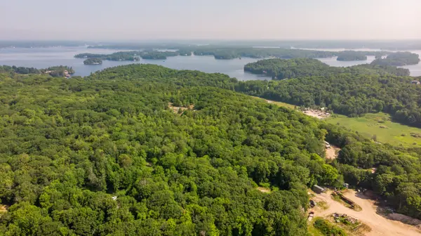 1091 Ferndale RD, Muskoka Lakes, ON P0B 1J0