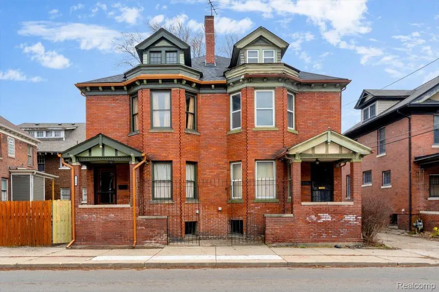 7950 E Lafayette ST, Detroit, MI 48214