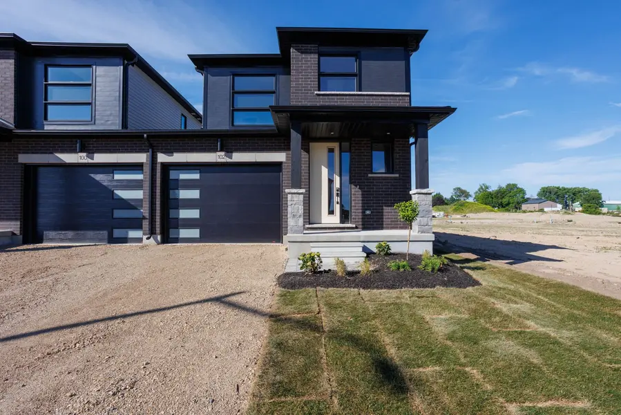 102 Thackeray WAY, Minto, ON N0G 1Z0