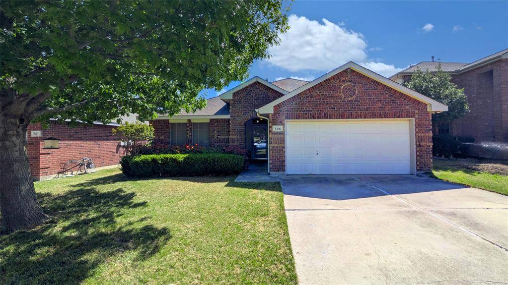 705 Chalk Knoll Road, Fort Worth, TX 76108