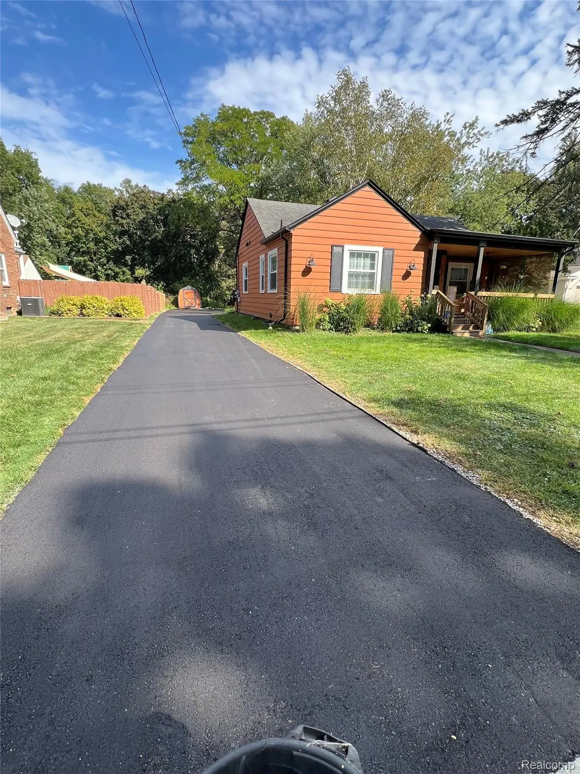 22618 BROOKDALE ST, Farmington, MI 48336