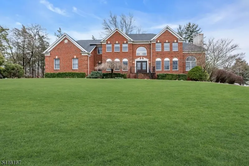 4 Dumont Ct, Bridgewater Twp., NJ 08807