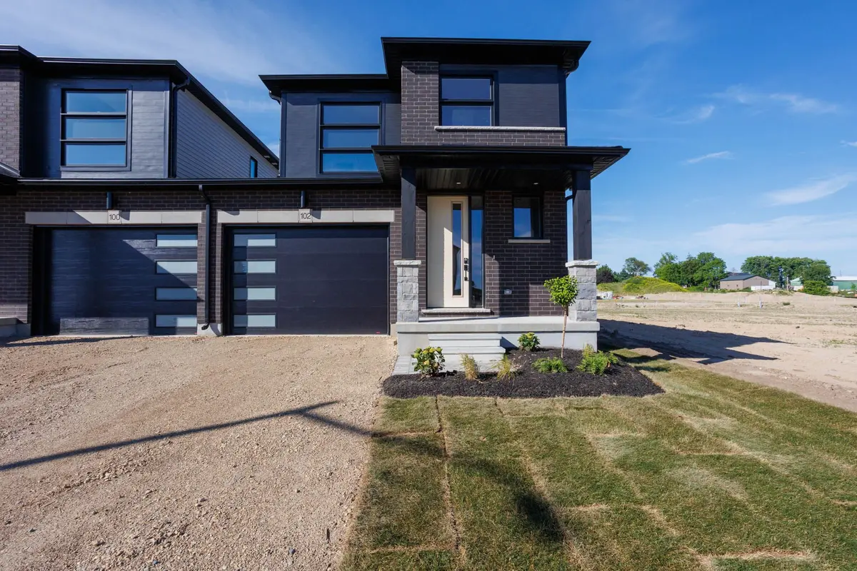 102 Thackeray WAY, Minto, ON N0G 1Z0