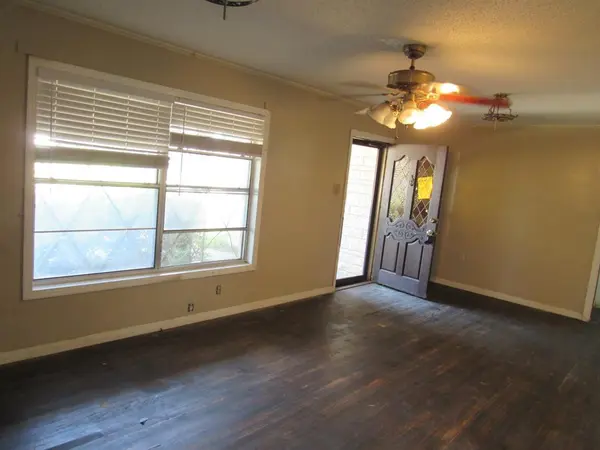 3708 Acree Street, Beverly Hills, TX 76711