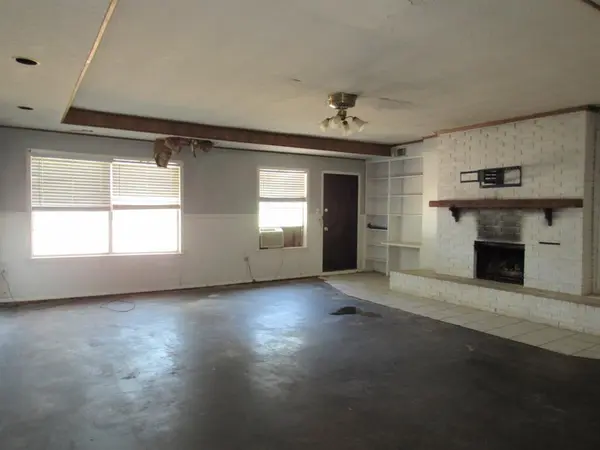 3708 Acree Street, Beverly Hills, TX 76711