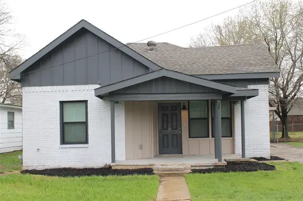 104 S Hubbard Street, Alvord, TX 76225