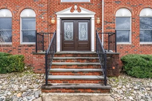 4 Dumont Ct, Bridgewater Twp., NJ 08807