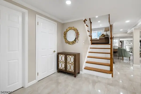 8 Curtis Dr, Lincoln Park Boro, NJ 07035