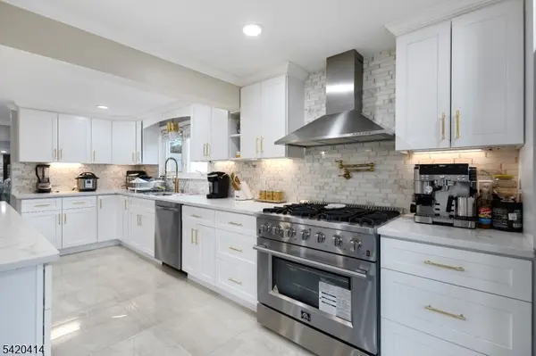 8 Curtis Dr, Lincoln Park Boro, NJ 07035